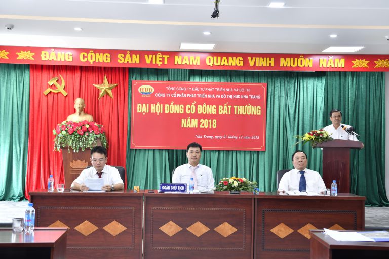 Ông Nghiêm Văn Bang, Thành viên HĐTV Tổng Công ty phát biểu ý kiến chỉ đạo tại Đại hội