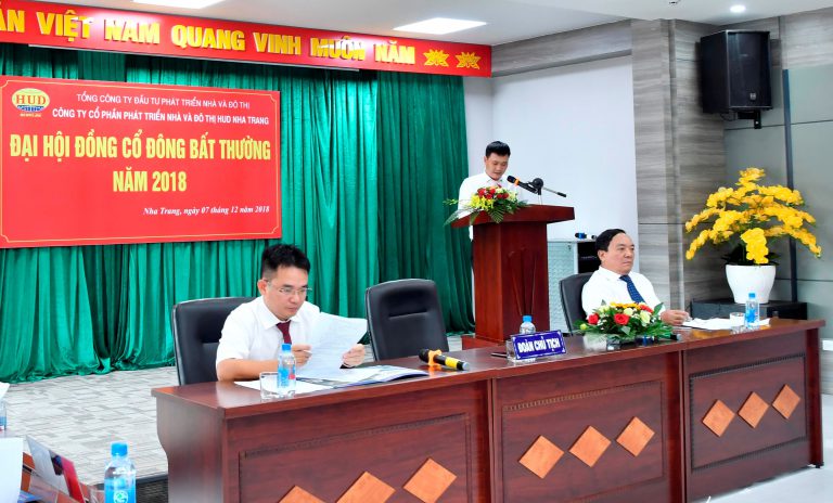 Ông Nguyễn Lê Dũng – Chủ tịch HĐQT Công ty trình bày báo cáo Đại hội